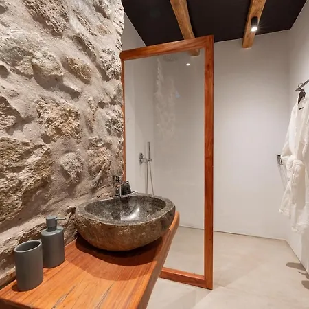 Luxury Merchias 5bd بلاتيس يالوس